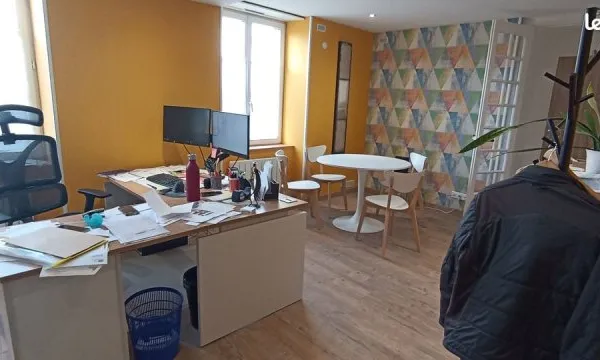 Bureau et espace de travail Location Valognes  73m² 1000€