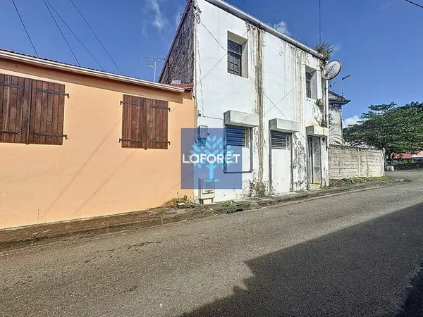 Immeuble de cinq appartements et d'un local commercial Saint Pierre