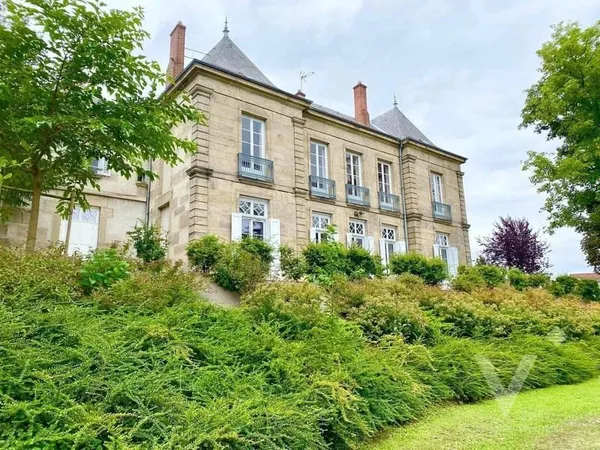 Maison 8 pièces 320 m²