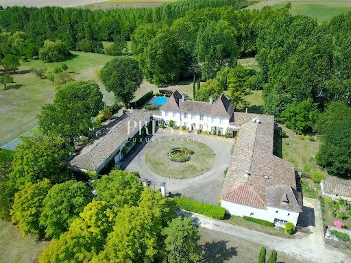 Manoir 18 pièces 810 m²