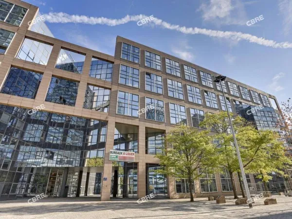 Bureaux 3046 m²