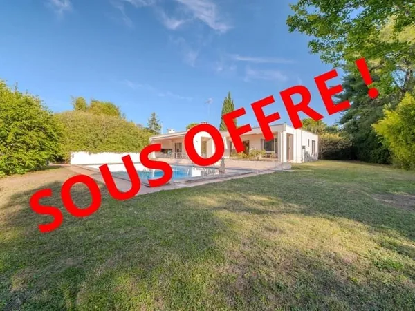 MAISON D'ARCHITECTE 300m²/Terrain arboré de 3300m²