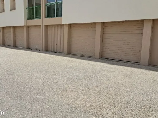 Garage pour voiture où motos