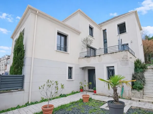 Maison 7 pièces 235 m²