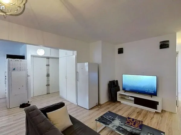 Chambre 7 pièces 114 m²
