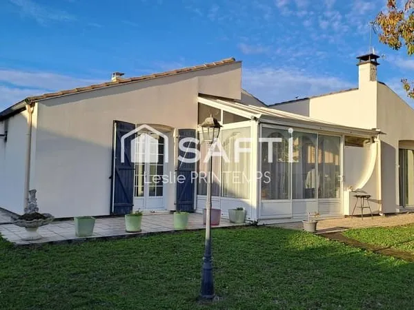 Plain pied 4 chambres avec dépendances et piscine