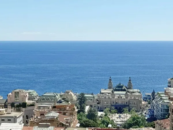 Penthouse vue mer à deux pas de Monaco