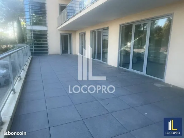 Local commercial 182 m²