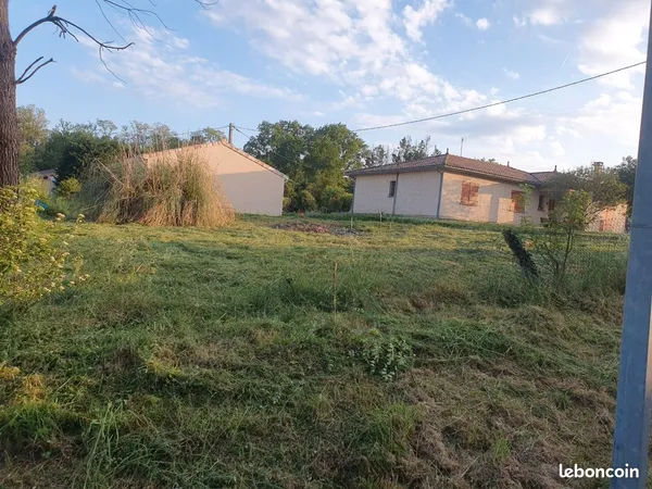 Terrain 598m2 libre de constructeur Périssac