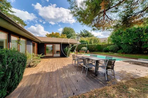 Maison 7 pièces 216 m²