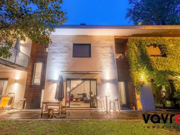 Maison 8 pièces 254 m²