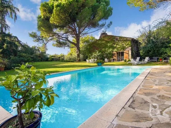 Maison 7 pièces 250 m²