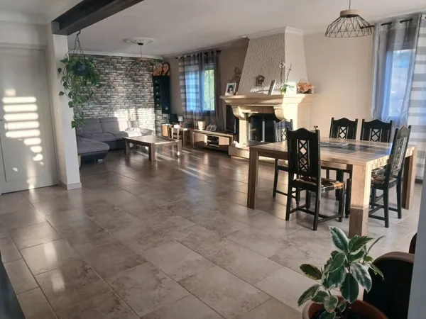 Maison 193 m², Appartement, Jardin 1400 m², Panneaux solaire