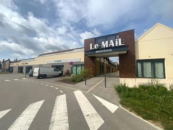 Local commercial 3213 m²