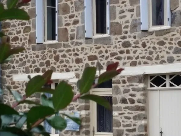 “Maison de charme en pierre,atmosphère chaleureuse, au coeur d'un environnement naturel exceptionnel
