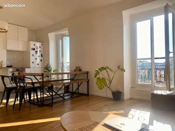 Superbe 2 pièces 48m² - Vue Sacré-Coeur - 6e étage ascenseur - Montmartre / Rue Ordener