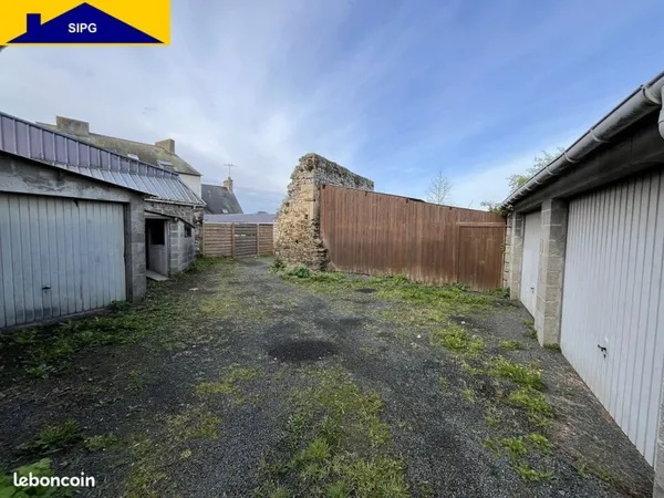 Parking/box 240 m² LA GUERCHE DE BRETAGNE