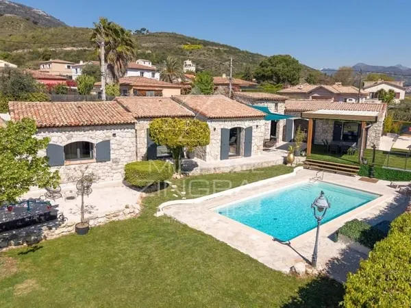 Proche Nice - Propriété de plain pied entièrement rénovée