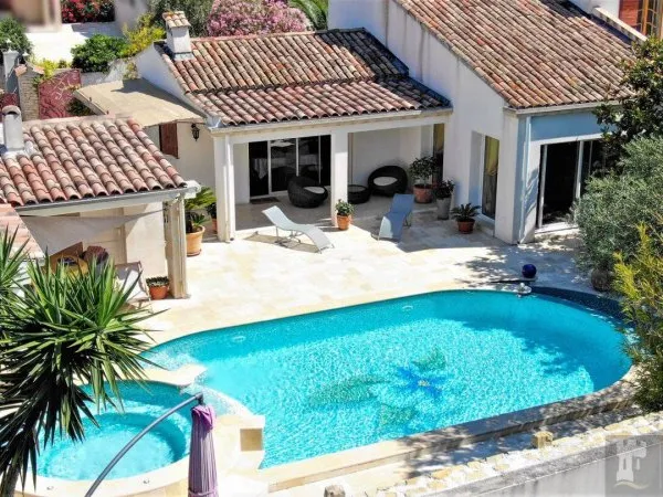 Maison 6 pièces 226 m²