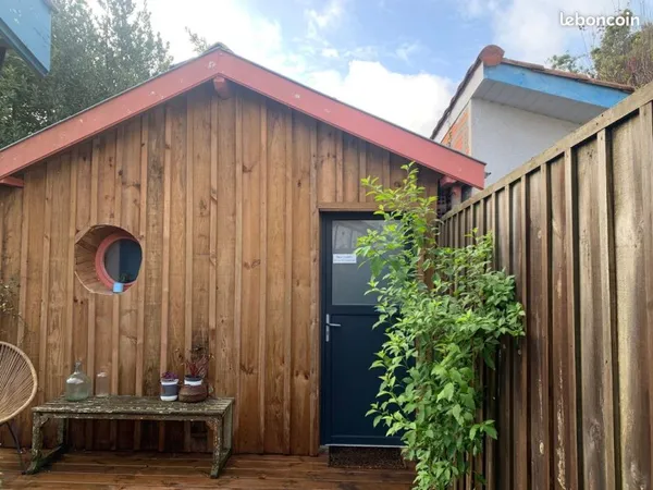 Cabinet / local professionnel à partager - Arès (calme & jardin)