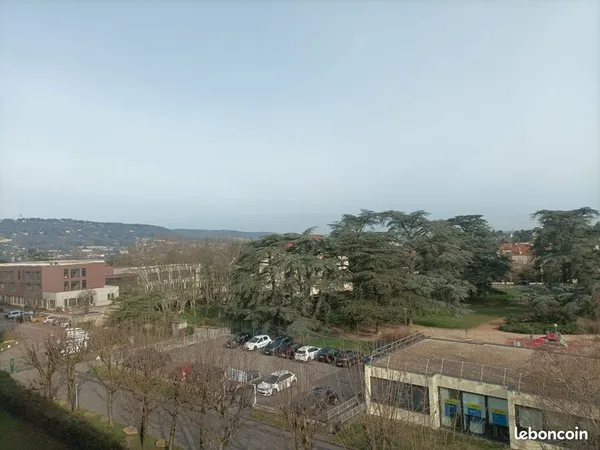 58m2 T2 avec balcon, rénové en 2023