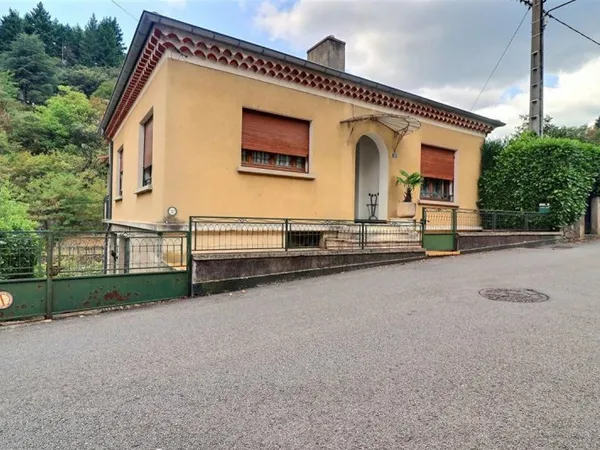 Maison à fort potentiel à Vals-les-Bains ? 77 m² + grand garage 80 m²