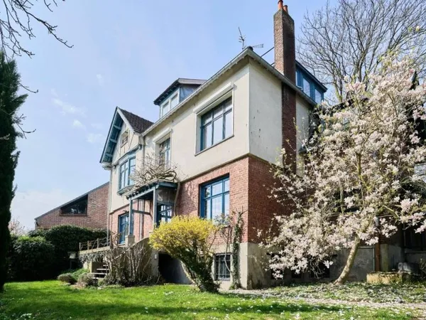Maison individuelle 10 pièces 285 m²