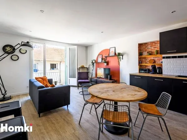Appartement 5 pièces de 85 m2 avec balcon et cave à Nîmes, Rue du Mail