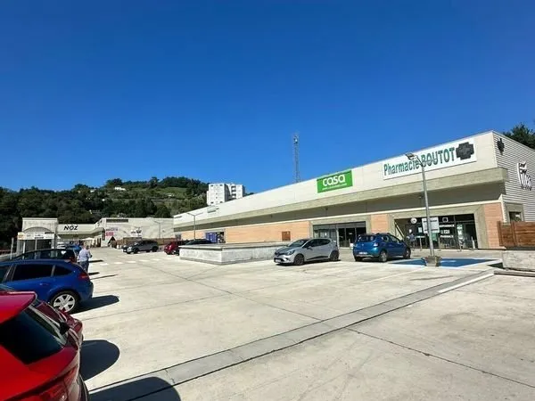 LOCAL COMMERCIAL 636 m² TULLE
