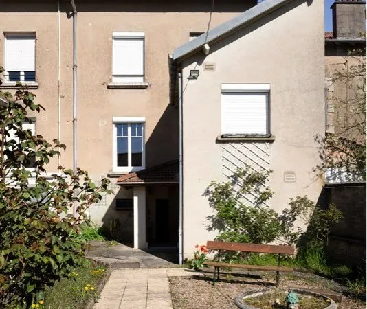 Maison de caractère avec dépendance, garage et jardin à Foug