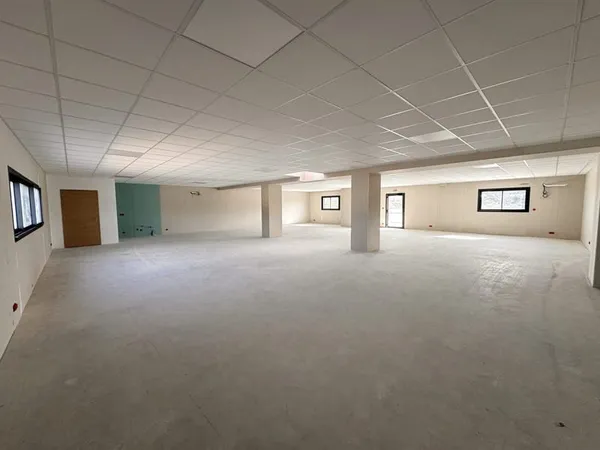 LOCAL PROFESSIONNEL 220 m2 ÉTAGE AVEC ASCENSEUR TERRASSE
