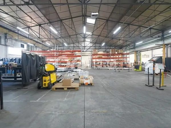 Local d'activité 1650 m²