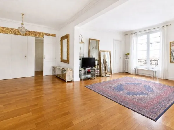 4 pièces Rue Saint Lazare, 2 chambres 75008