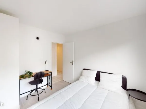 Chambre 6 pièces 81 m²