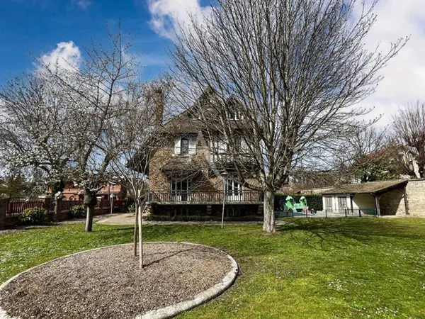 Maison Poissy 9 pièce(s) 215 m2