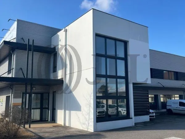 Local d'activité 1428 m²