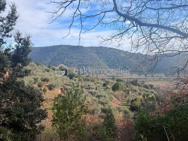 Terrain constructible 8300 m²