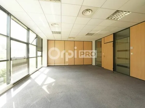 Bureau 375 m²