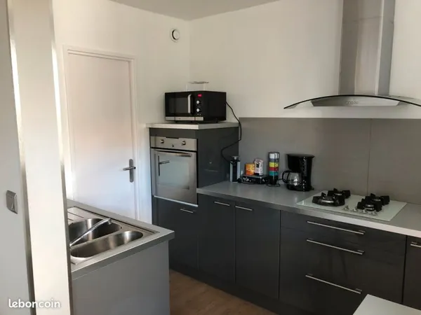 Loué studio semi-équipé