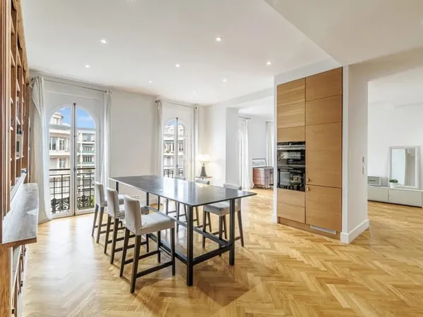 Carré d'or: Appartement 4/5 pièces, dernier étage 170 m²