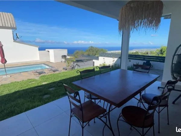 Magnifique Maison meublée +piscine et Jacuzzi et sa superbe vue mer à 10mn du CHU