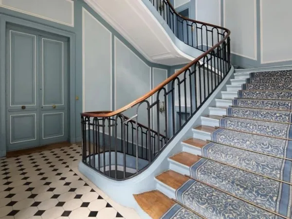 APPARTEMENT CONTEMPORAIN DANS UN HÔTEL XVIIIE