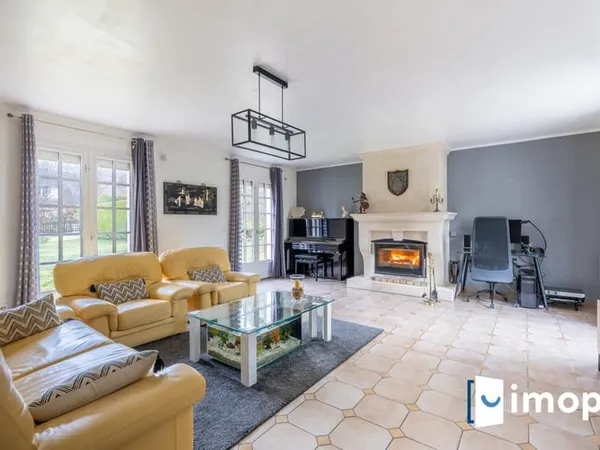 Belle maison avec extérieur