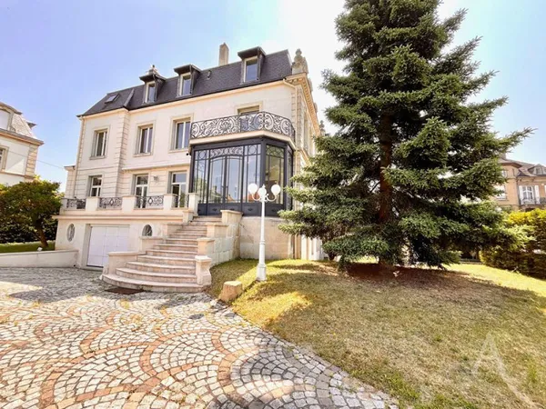 Hôtel particulier Metz Vacquinière 900 m2