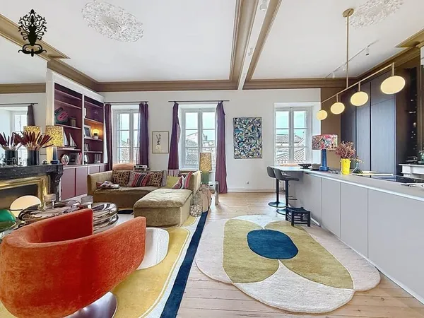 Bordeaux Centre: Appartement De Caractere Type 4/5