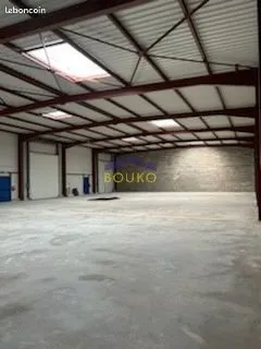 Local 240 m² Dieulouard
