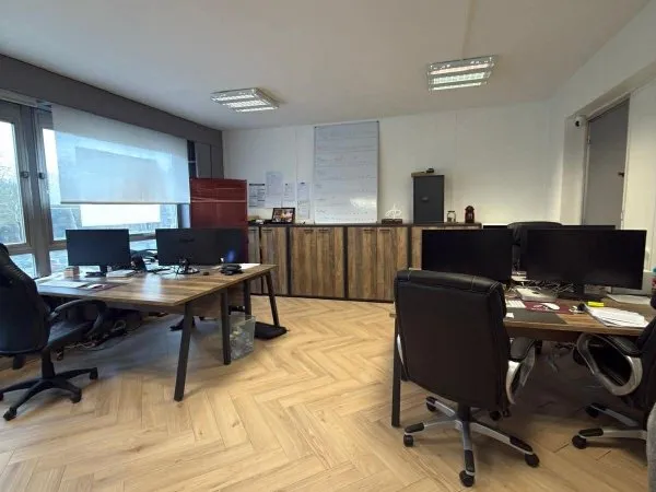 Local professionnel 58 m²