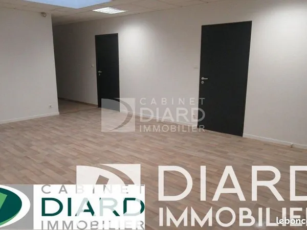 Bureaux 360 m² SERVON SUR VILAINE