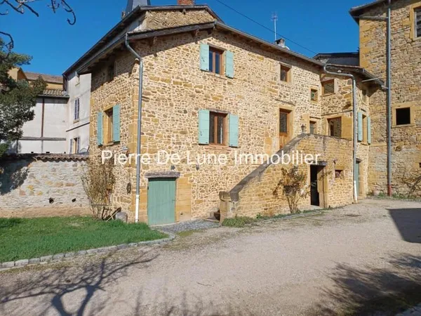 Maison de village, de type 4 avec terrasse et jardin