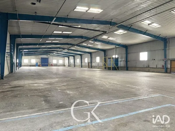 Immeuble commercial 9839 m²